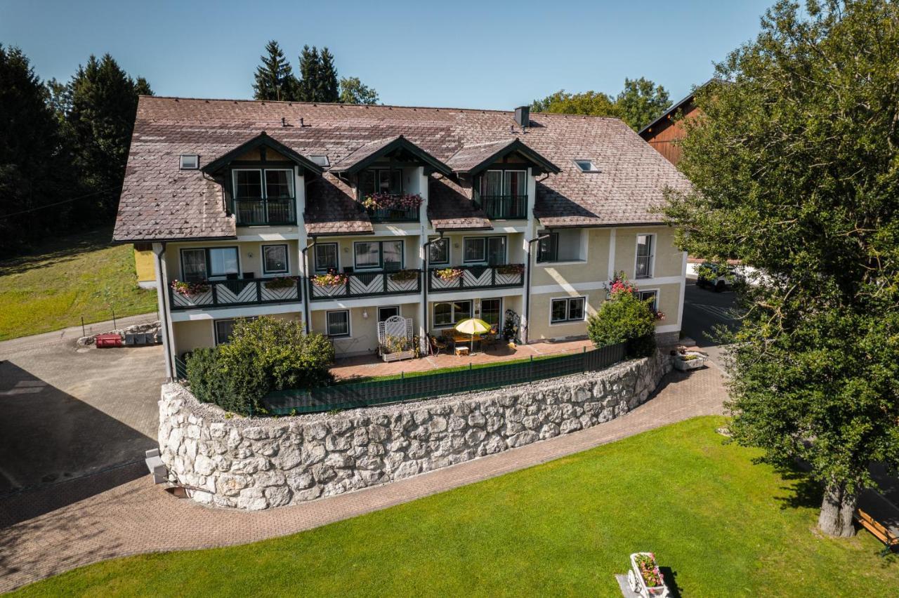 Voralpenhotel Schmoller Sankt Georgen im Attergau Esterno foto