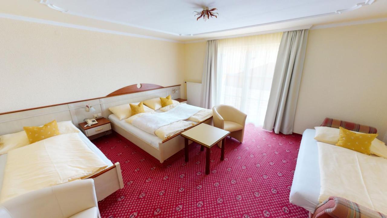 Voralpenhotel Schmoller Sankt Georgen im Attergau Esterno foto